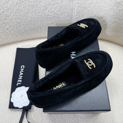 LOAFER IN BLACK SUEDE AND WOOL LINING