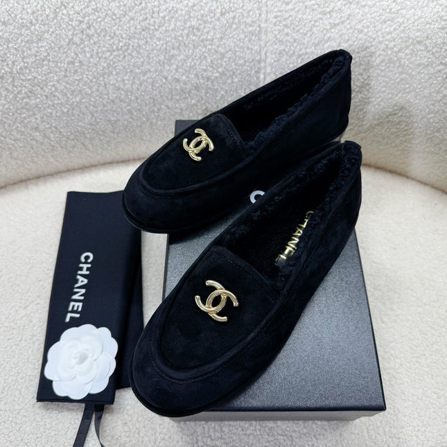LOAFER IN BLACK SUEDE AND WOOL LINING