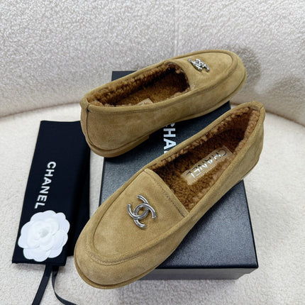 LOAFER IN PEANUT BROWN SUEDE AND WOOL LINING