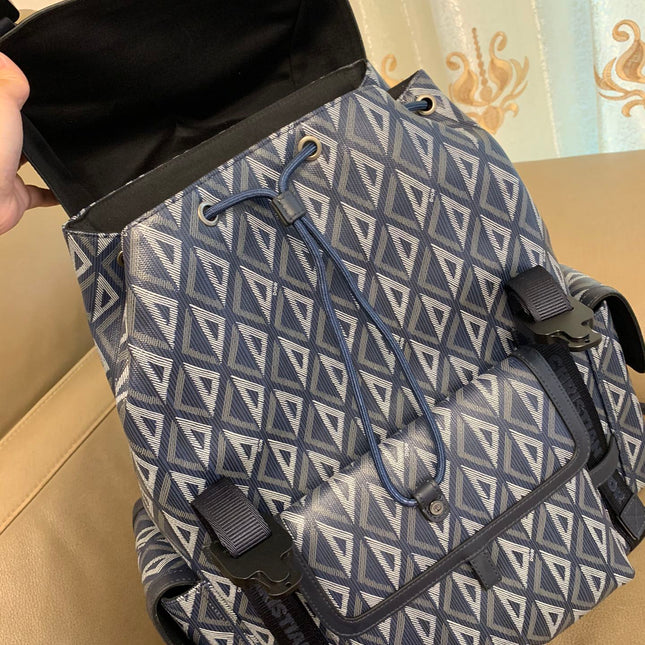 HIT THE ROAD BACKPACK WITH FLAP 51 IN WHITE AND BLUE TRIANGLE PATTERN FABRIC