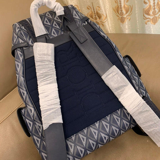 HIT THE ROAD BACKPACK WITH FLAP 51 IN WHITE AND BLUE TRIANGLE PATTERN FABRIC