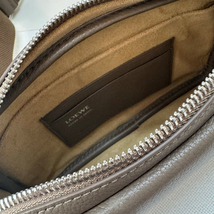LOEWE 25S PEBBLE BAG 20 IN DARK TAUPE CALFSKIN SILVER HARDWARE