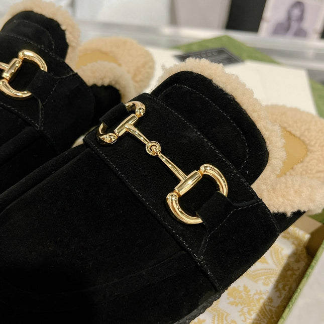 HORSEBIT MULE IN BLACK SUEDE AND FLEECE LINING