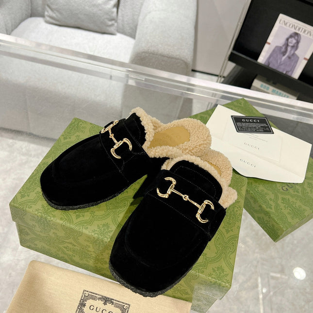 HORSEBIT MULE IN BLACK SUEDE AND FLEECE LINING