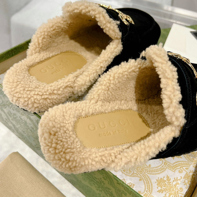 HORSEBIT MULE IN BLACK SUEDE AND FLEECE LINING