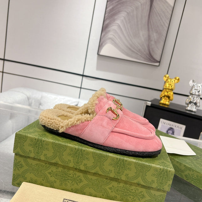 HORSEBIT MULE IN SALMON PINK SUEDE AND FLEECE LINING