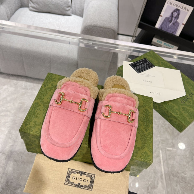 HORSEBIT MULE IN SALMON PINK SUEDE AND FLEECE LINING