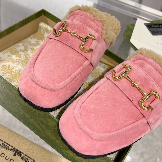 HORSEBIT MULE IN SALMON PINK SUEDE AND FLEECE LINING