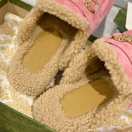 HORSEBIT MULE IN SALMON PINK SUEDE AND FLEECE LINING