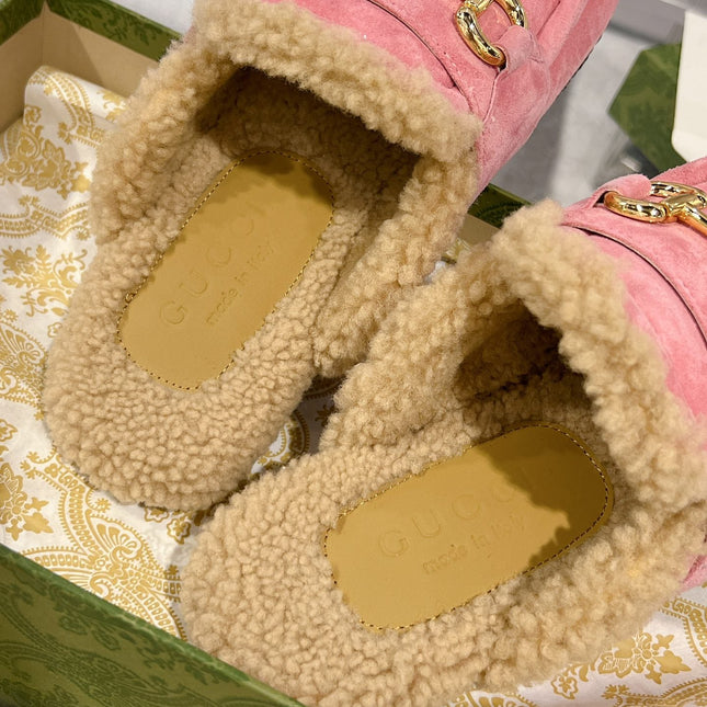 HORSEBIT MULE IN SALMON PINK SUEDE AND FLEECE LINING