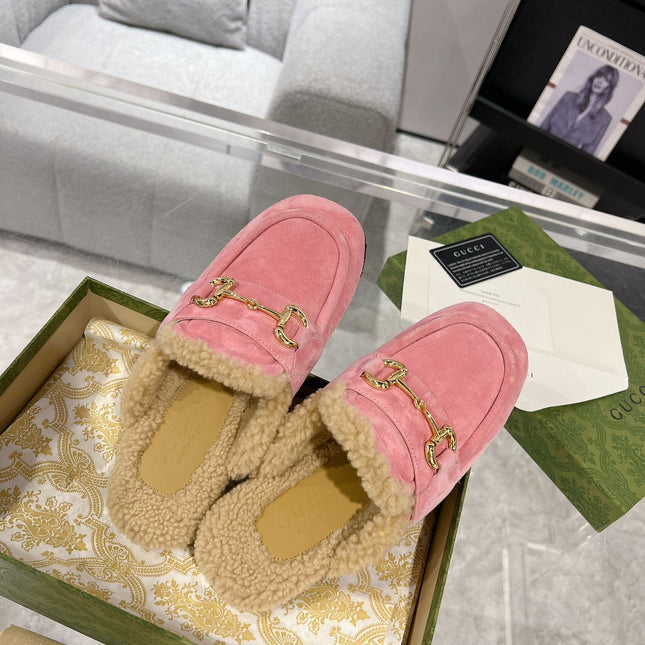 HORSEBIT MULE IN SALMON PINK SUEDE AND FLEECE LINING