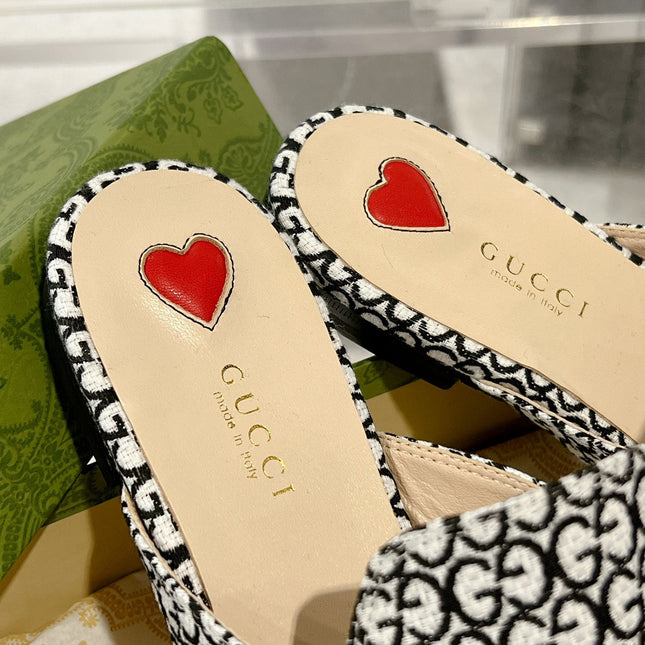 MEN'S MULE WITH HORSEBIT IN BLACK MIX WHITE MONOGRAM JACQUARD FABRIC