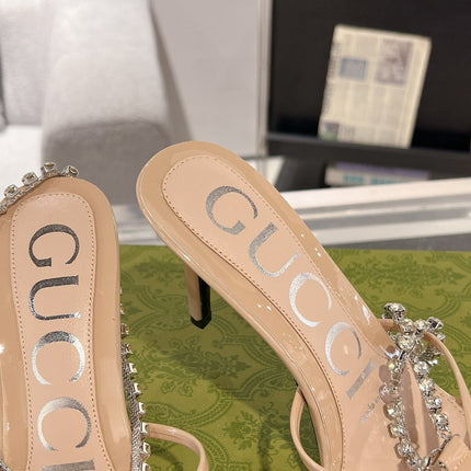 STRAPPY SANDAL WITH RHINESTONE CHAIN IN BEIGE PATENT LEATHER