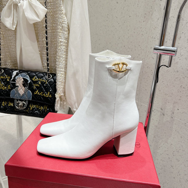 VLOGO SIGNATURE WHITE CALFSKIN ANKLE BOOT 75 MM