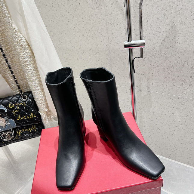 VLOGO SIGNATURE WHITE CALFSKIN ANKLE BOOT 75 MM