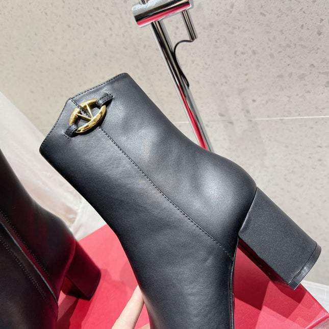 VLOGO SIGNATURE WHITE CALFSKIN ANKLE BOOT 75 MM