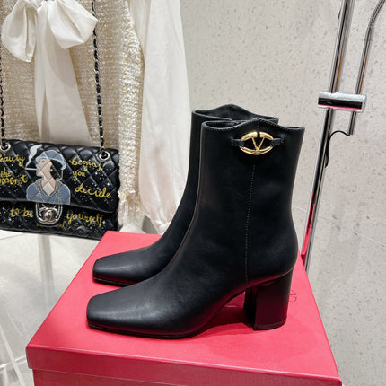 VLOGO SIGNATURE WHITE CALFSKIN ANKLE BOOT 75 MM