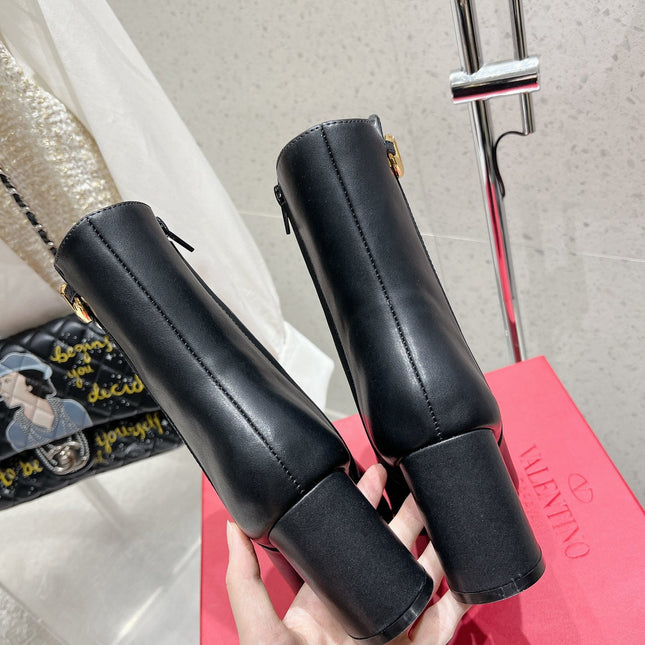 VLOGO SIGNATURE WHITE CALFSKIN ANKLE BOOT 75 MM