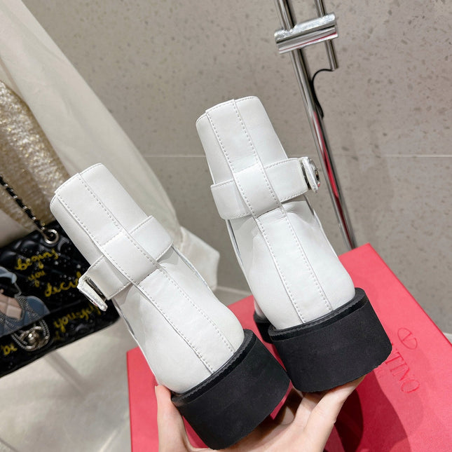 VLOGO SIGNATURE WHITE CALFSKIN ANKLE BOOT 30MM