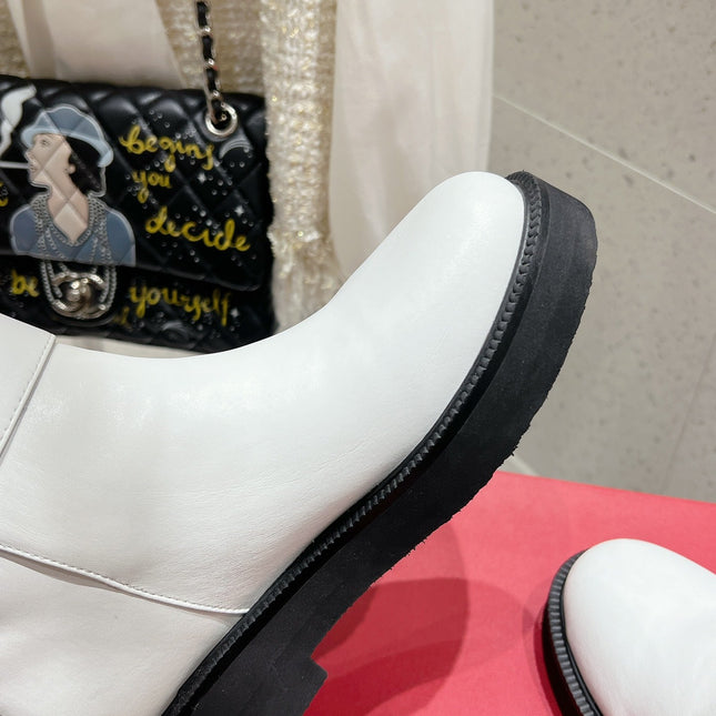 VLOGO SIGNATURE WHITE CALFSKIN ANKLE BOOT 30MM