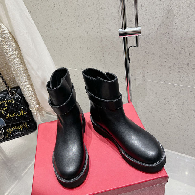 VLOGO SIGNATURE BLACK CALFSKIN ANKLE BOOT 30MM