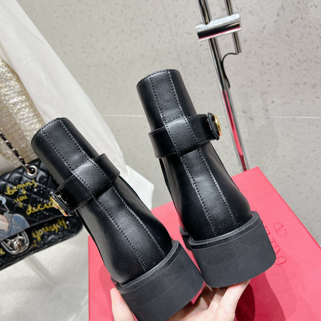 VLOGO SIGNATURE BLACK CALFSKIN ANKLE BOOT 30MM