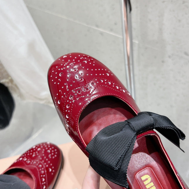 MARY JANE MID HEEL PUMPS IN RUBY RED PATENT LAMBSKIN WITH BOW