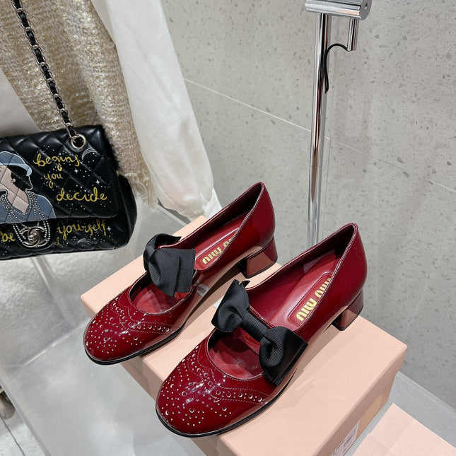 MARY JANE MID HEEL PUMPS IN RUBY RED PATENT LAMBSKIN WITH BOW