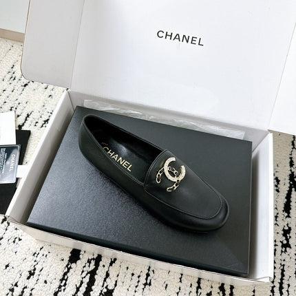 LOAFERS IN BLACK CALFSKIN HARDWARE WITH ROCK MIX CHAIN