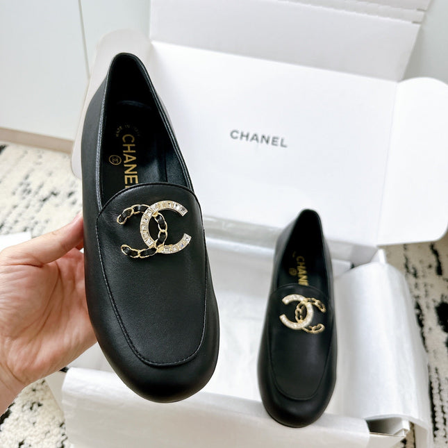 LOAFERS IN BLACK CALFSKIN HARDWARE WITH ROCK MIX CHAIN