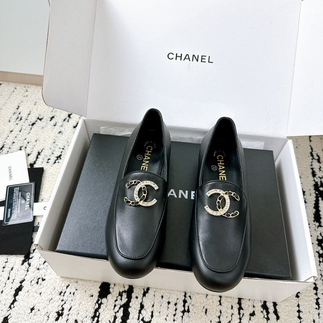 LOAFERS IN BLACK CALFSKIN HARDWARE WITH ROCK MIX CHAIN