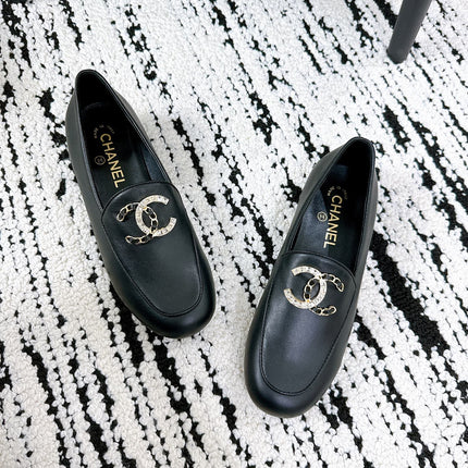 LOAFERS IN BLACK CALFSKIN HARDWARE WITH ROCK MIX CHAIN