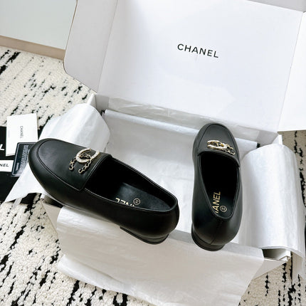 LOAFERS IN BLACK CALFSKIN HARDWARE WITH ROCK MIX CHAIN