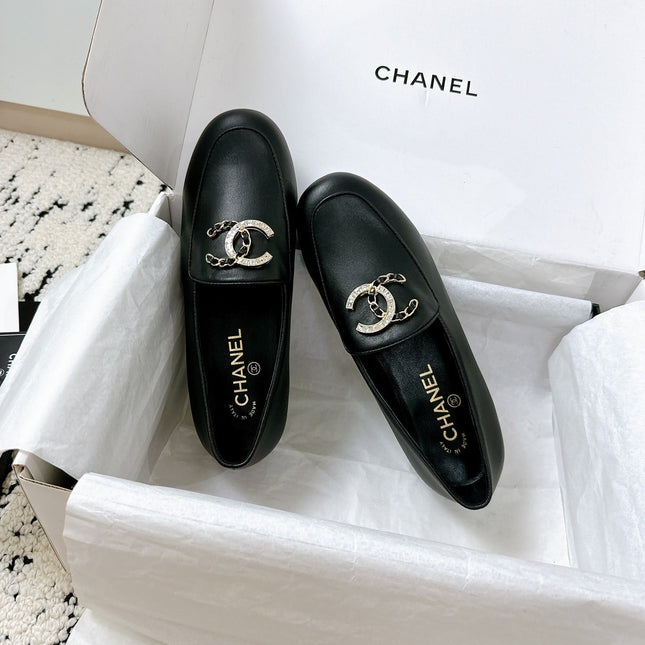 LOAFERS IN BLACK CALFSKIN HARDWARE WITH ROCK MIX CHAIN