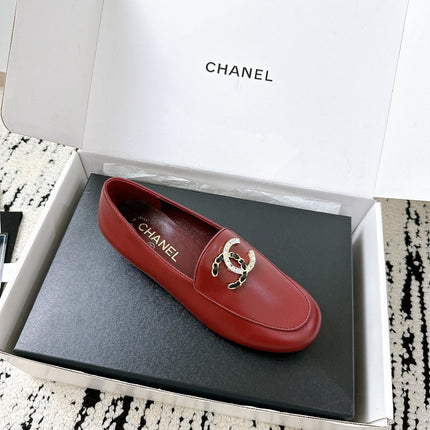 LOAFERS IN RED CALFSKIN HARDWARE WITH ROCK MIX CHAIN