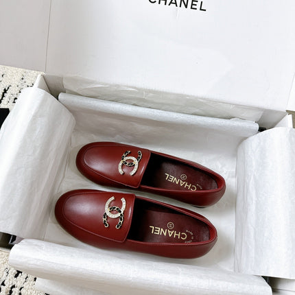 LOAFERS IN RED CALFSKIN HARDWARE WITH ROCK MIX CHAIN