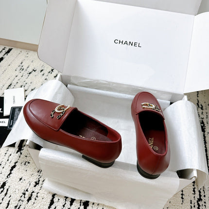 LOAFERS IN RED CALFSKIN HARDWARE WITH ROCK MIX CHAIN