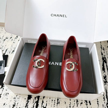LOAFERS IN RED CALFSKIN HARDWARE WITH ROCK MIX CHAIN
