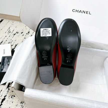 LOAFERS IN RED CALFSKIN HARDWARE WITH ROCK MIX CHAIN