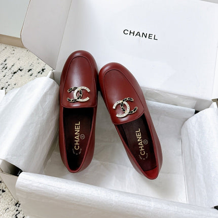 LOAFERS IN RED CALFSKIN HARDWARE WITH ROCK MIX CHAIN