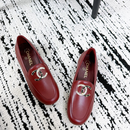LOAFERS IN RED CALFSKIN HARDWARE WITH ROCK MIX CHAIN