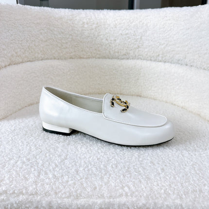 LOAFERS IN WHITE CALFSKIN HARDWARE WITH ROCK MIX CHAIN