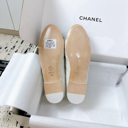 BALLET FLATS BOW IN WHITE CALFSKIN QUILTED AND BLACK GLOSSY