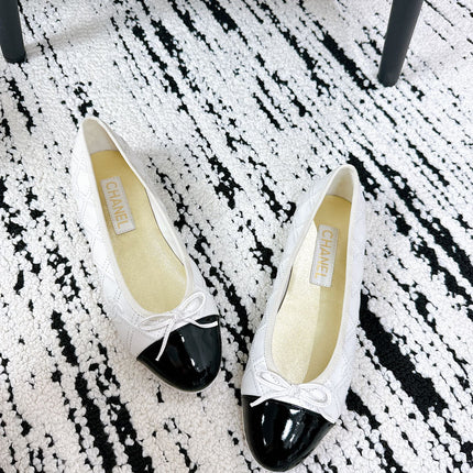 BALLET FLATS BOW IN WHITE CALFSKIN QUILTED AND BLACK GLOSSY