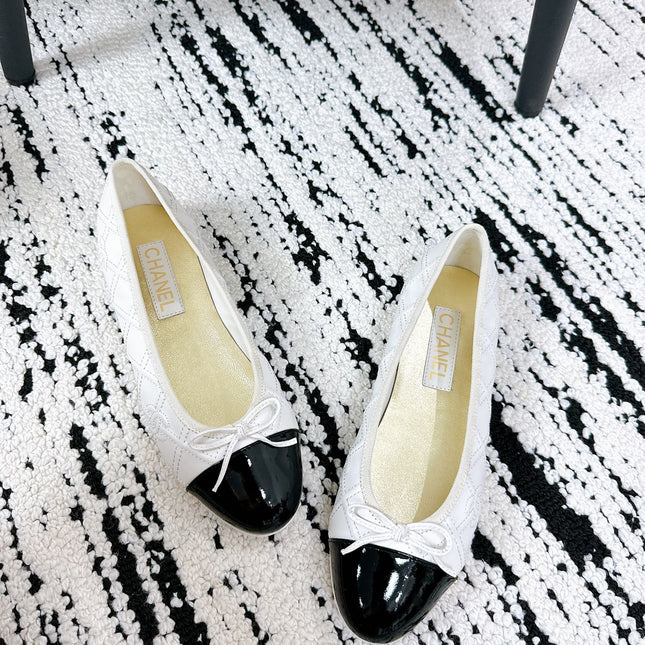 BALLET FLATS BOW IN WHITE CALFSKIN QUILTED AND BLACK GLOSSY