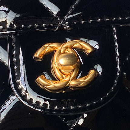 CHANEL 25S FLAP BAG 18 CM IN BLACK PATENT LAMBSKIN WITH TOP HANDLE