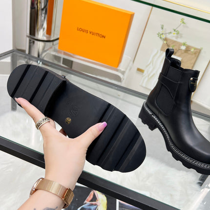LV WOMEN'S SHORT BOOTS IN BLACK CALFSKIN