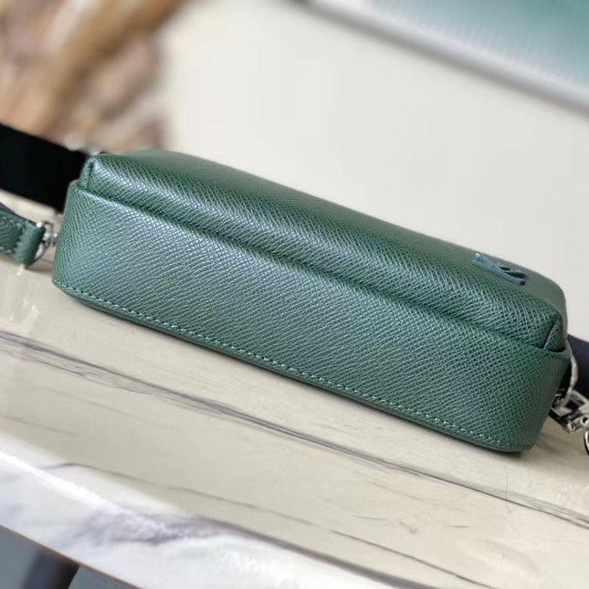AVENUE MESSENGER 22 IN FOREST GREEN CALFSKIN