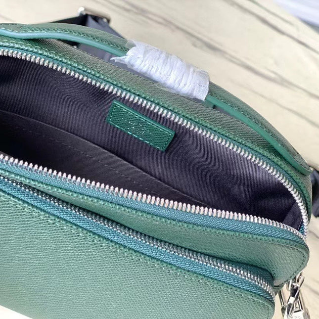 AVENUE MESSENGER 22 IN FOREST GREEN CALFSKIN