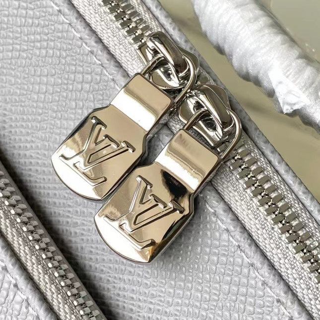 AVENUE MESSENGER 22 IN HARBOR GRAY CALFSKIN